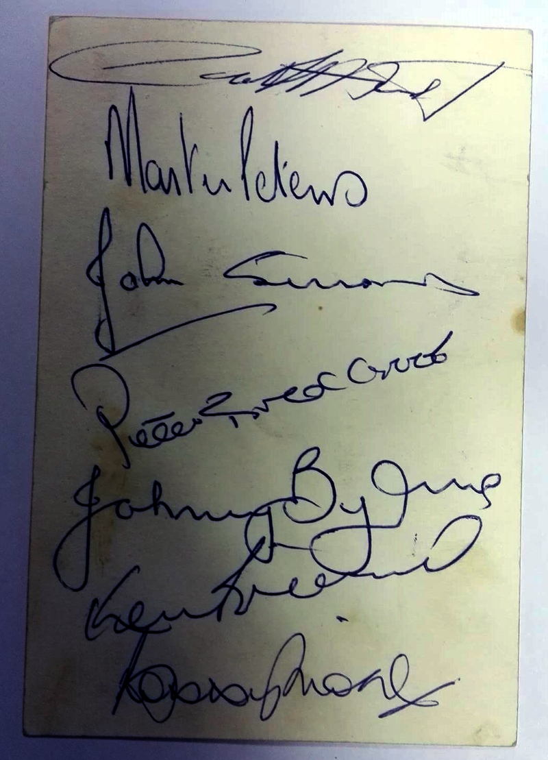 West Ham World Cup Winners Signatures - Rear