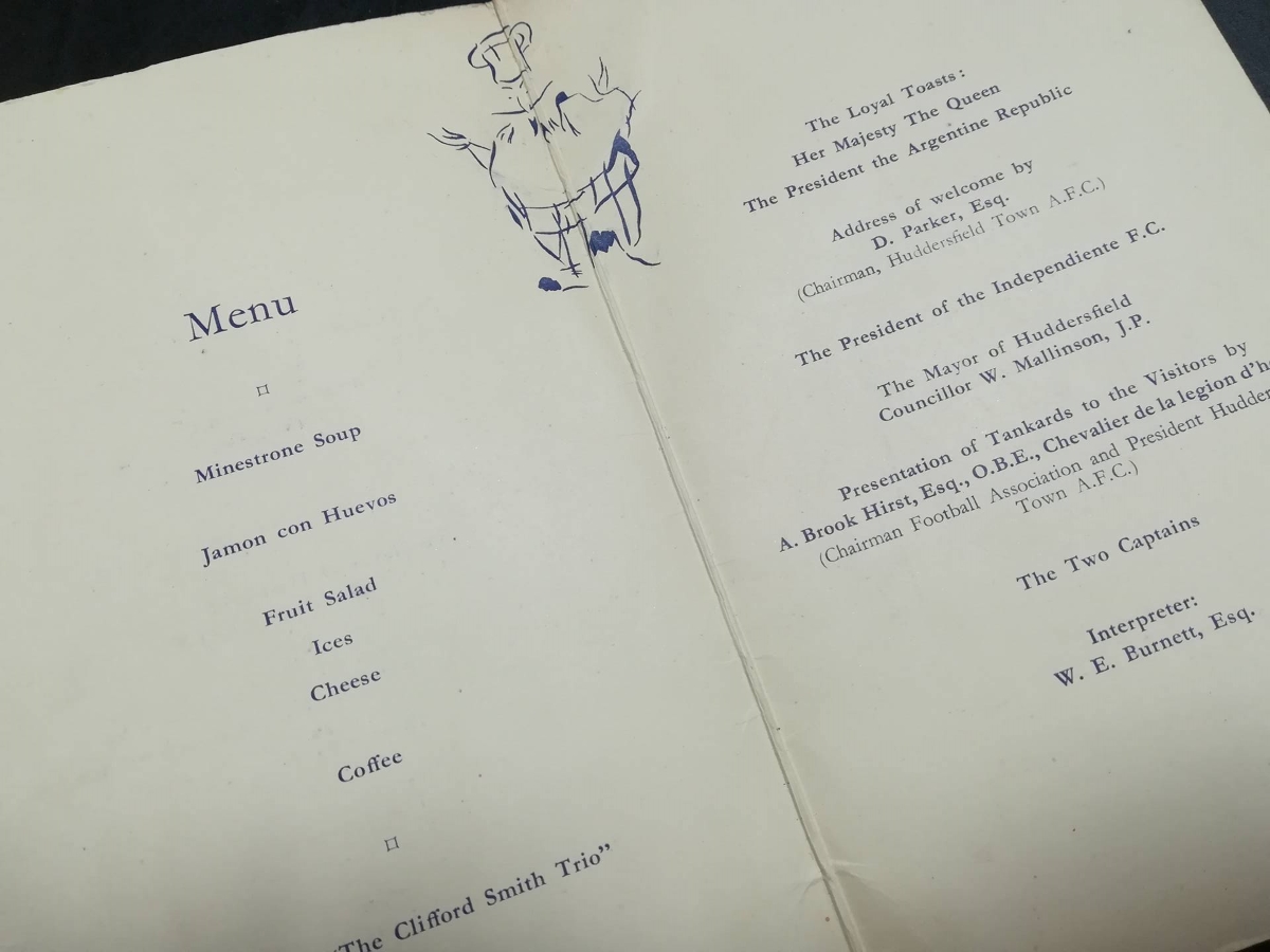 Huddersfield vs Independiente FC Signed Menu 1954 - inner