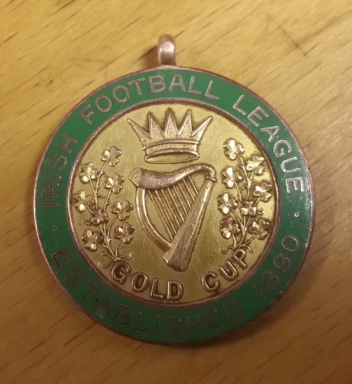 1915-irish-gold-cup-winners-medal-a-devine-shelbourne-front 1915-irish-gold-cup-winners-medal-a-devine-shelbourne-front