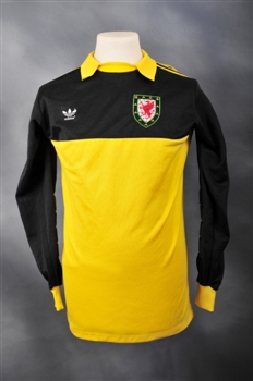 wales-goalkeeper-swapshirt-front wales-goalkeeper-swapshirt-front