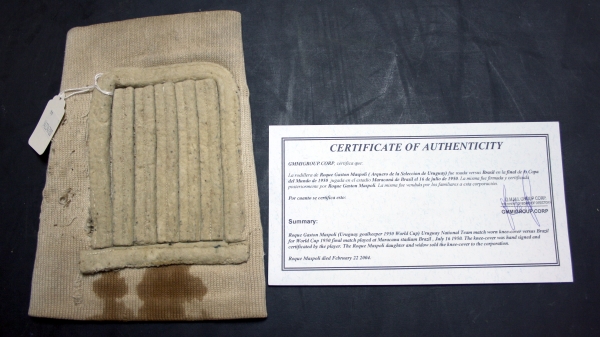 roque-maspoli-1950-world-cup-knee-pad-with-certificate roque-maspoli-1950-world-cup-knee-pad-with-certificate